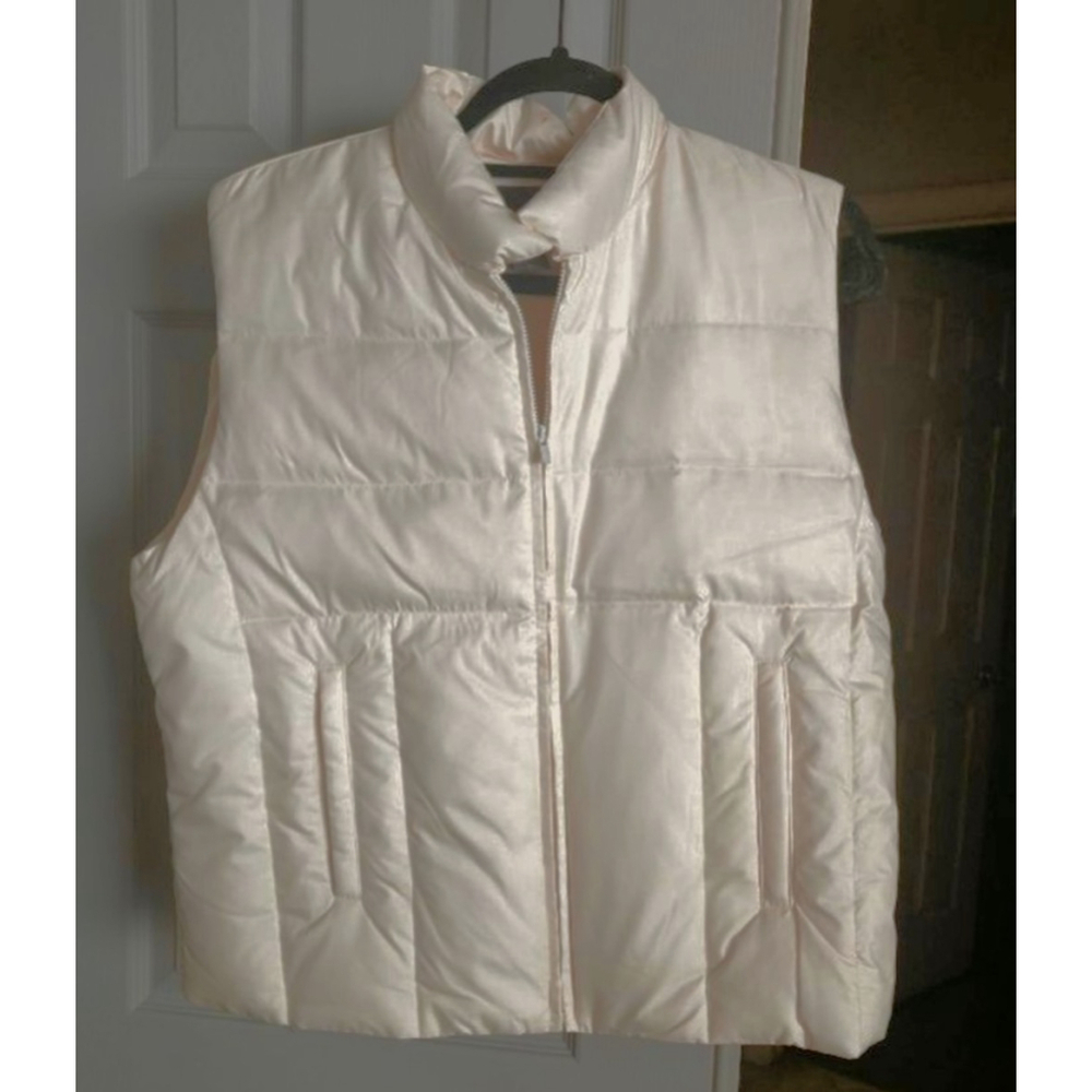 Banana Republic Women's White Bubble Zip Up Vest. Nice Quality. L - Picture 4 of 9